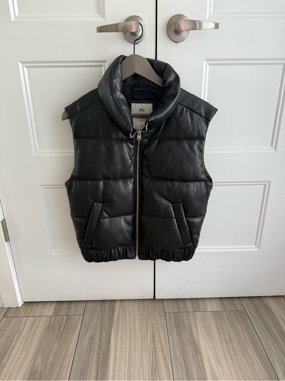 Abercrombie & Fitch Black Quilted Faux-Leather Puffer Vest